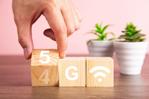 Sieć 5G - co to jest? Fakty i mity dotyczące technologii